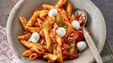 Pasta with fennel and tomato sauce