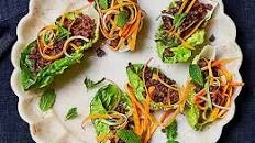 Pork & chilli lettuce cups