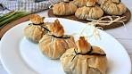 Pouches of fillo dough with mushrooms and camembert ...