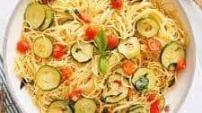 Quick & Easy Tomato Basil Zucchini Pasta