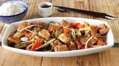 Receta de chop suey de pollo, el guiso de pollo y verduras que lleva cien años triunfando en los restaurantes chinos