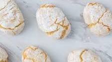 Ricciarelli: Chewy Italian Almond Cookies