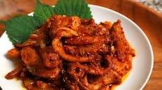 Spicy stir-fried pork (Dwaejigogi-bokkeum)