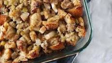 Thanksgiving Stuffing with Sausage and Apples