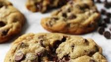 The BEST Chocolate Chip Cookies