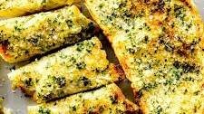 The BEST Garlic Bread