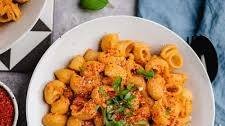 Vegane Hummus Pasta mit Gochujang Sauce