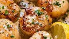 Buttery Garlic Seared Scallops