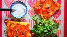 Cheese and tomato tart with emmental