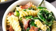 Cheesy Pasta with Bacon and Kale