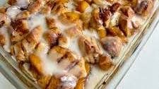 Cinnamon Roll Peach Cobbler