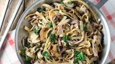 Creamy Chicken Fettuccine with Mushrooms and Kale