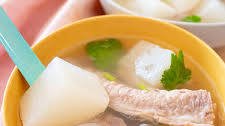 daikon soup (Taiwanese soup from pork bones) 排骨蘿蔔湯
