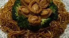 E-Fu Noodles with Braised Abalones and Broccoli 鲍鱼西兰花伊府面