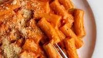 Easy and Delicious Creamy Tomato Pasta Sauce