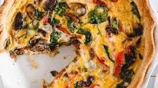 Easy Cheesy Veggie Quiche with Spinach and Mushrooms