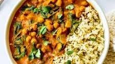 Easy Chickpea Spinach Curry with Coconut Milk