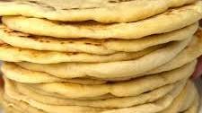 Easy Homemade Greek Pita Bread Recipe (Fluffy)