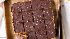 Easy Peanut Butter Cornflake Bars (Gluten-Free & Vegan)