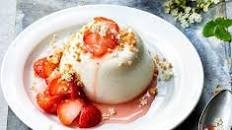 Elderflower panna cotta with strawberries & brown butter crumble