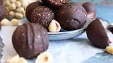 Energy Balls: le palline energetiche alle nocciole, datteri e cacao
