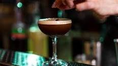 Le cocktail Espresso Martini, la recette d’un mélange à la vodka torréfié