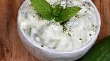Lebanese Creamy Cucumber Yogurt Salad (Kh’yar bi laban)
