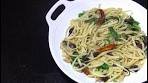 Linguine with Olive Oil Garlic Fresh Basil & Parmesan Cheese ...