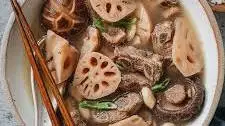 Lotus Root Soup With Pork Ribs (排骨莲藕汤)