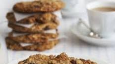 Maple, pecan & raisin oaty cookies