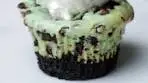 Mint Chocolate Chip Cheesecake Brownie Cups Recipe by ...