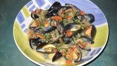 Mussels in Tomato-Basil Wine Sauce