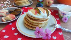 PANCAKES ALLO YOGURT GRECO (Ricetta senza grassi e zucchero)