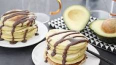 Pancakes avocat et sauce chocolat