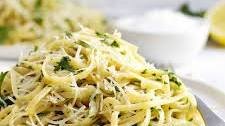 Pasta Aglio e Olio {Pasta with Garlic and Oil}