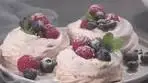 Pavlova ir ideāls vasaras deserts – gaisīgs un viegls, turklāt ...