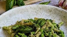 Pea pesto pasta