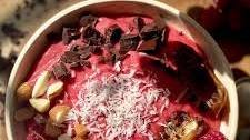 RASPBERRY COCONUT SMOOTHIE BOWL