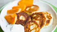 Russian Cheese Pancakes (Syrniki)