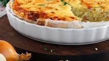 Saftiger Zwiebelkuchen mit Hefeteig