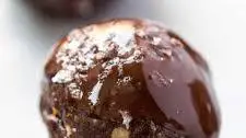 Sea Salt + Dark Chocolate Quinoa Energy Balls