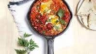 Shakshuka aux oeufs et tomates