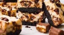 Snickers Cheesecake Bars