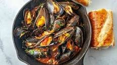 Steamed Mussels in Tomato Sauce