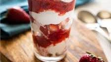 STRAWBERRY COMPOTE SUNDAE