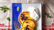 Syrniki (Russian Cheese Pancakes)