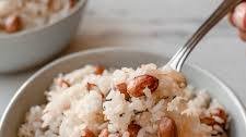 Vietnamese Sticky Rice with Peanuts (Xoi Dau Phong)