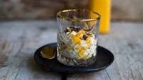 Witte chocoladeroom trifle met Advocaat, pure chocolade en bokkenpootjes