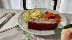 WW2 Meatloaf, Mashed Potatoes & Carrots