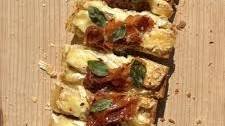 Brie & Prosciutto Garlic Bread